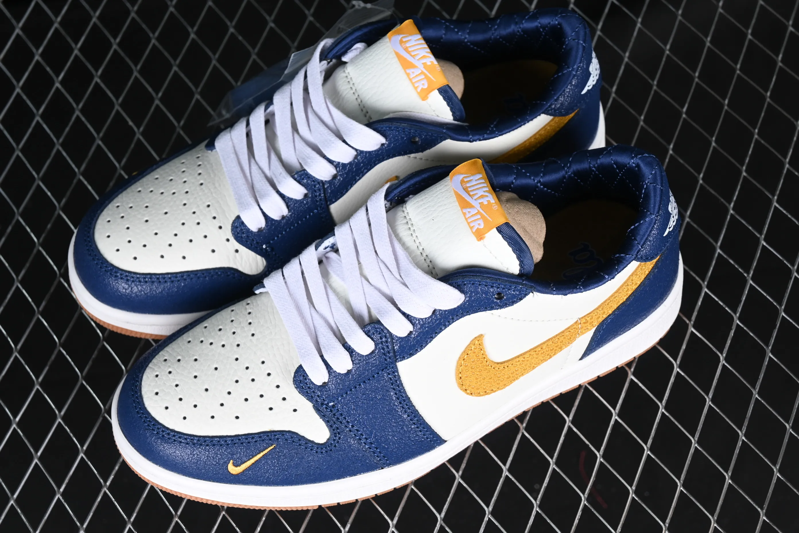 All categories Air Jordan Jordan series basketball shoes Air Jordan 1 Low Z version Air Jordan 1 Low OG AJ1 Joe 1 white blue yellow hook burst pattern low-top cultural casual sneakers CZ0790-103